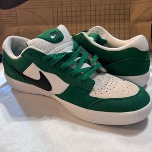 Mens Nike SB Force Pink Green Black Size Mens 11 Womens 12.5